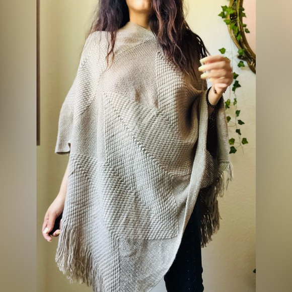 Urban Collection Poncho Sweater One Size - Picture 2 of 8